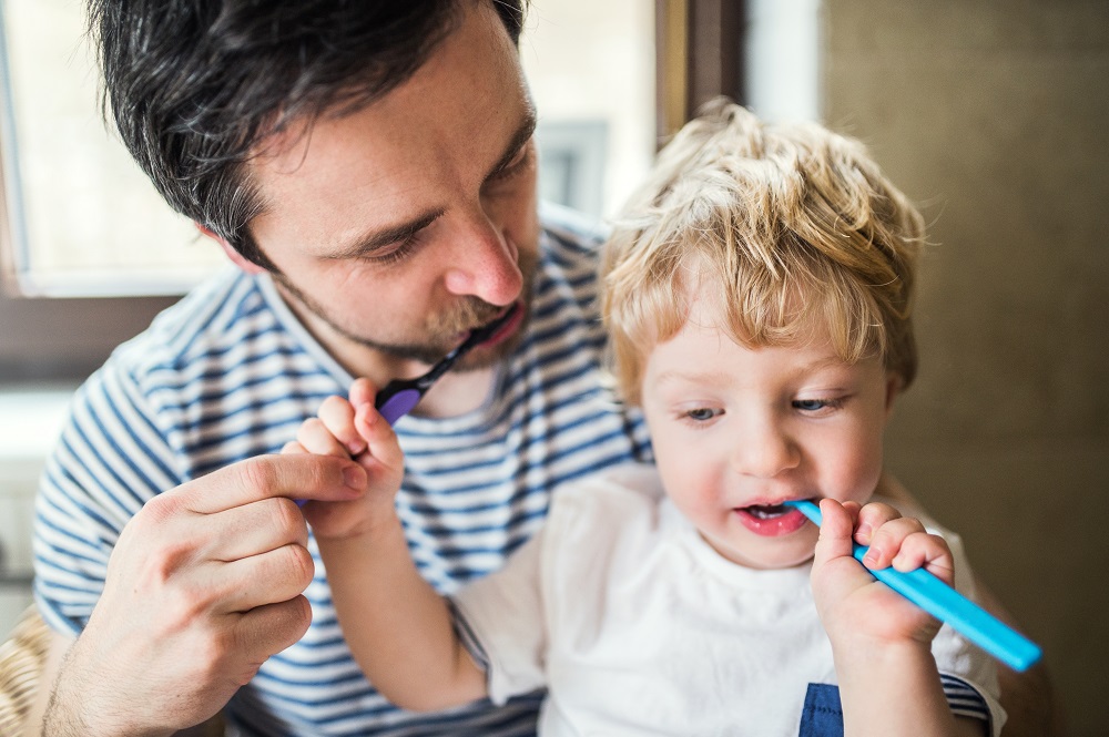 a qué edad salen los dientes